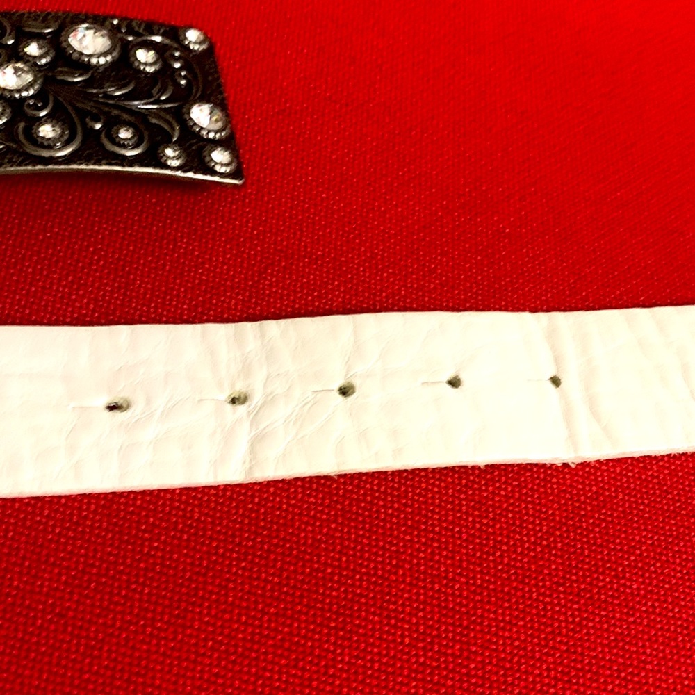 Like New🇨🇦Genuine Italian Leather Belt with Jewelled Buckle - Picture 12 of 12